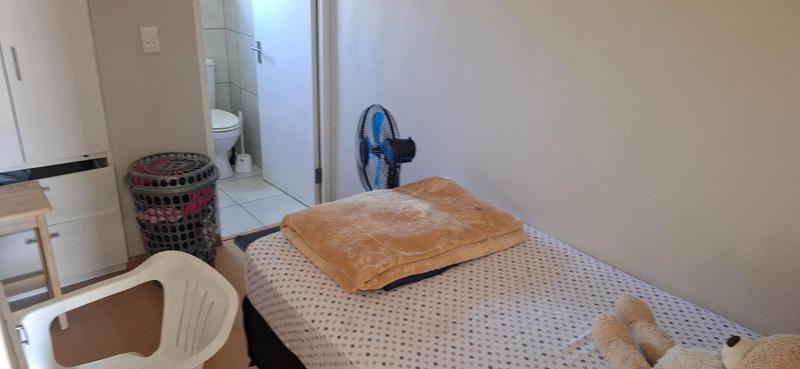 To Let 1 Bedroom Property for Rent in Goodwood Park Western Cape